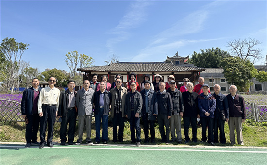 市文旅局组织离退休干部赴高新区参观考察