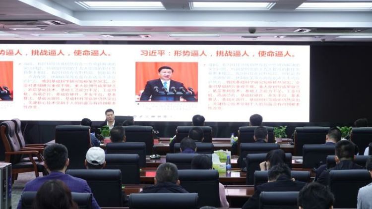 城管委党组召开中心组学习（扩大）会暨学习贯彻党的二十大精神专题讲座